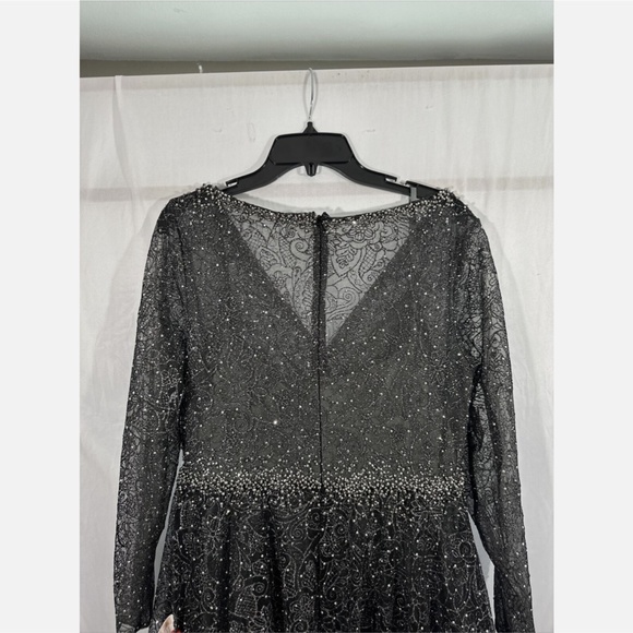 NWT $798 Mac‎ Duggal [ 8 ] Embellished Long Sleeve V Neck Gown in Graphite - Picture 13 of 15